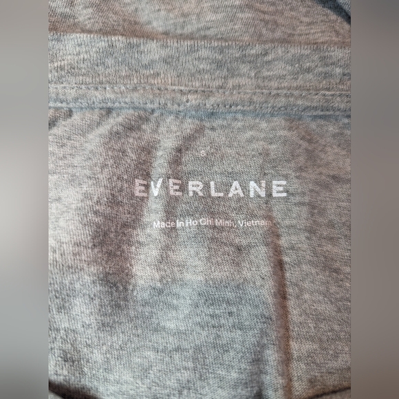 Everlane Tops - EVERLANE Cropped Long-Sleeve Crew Pocket T-shirt heather grey size small